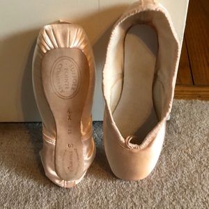 Suffolk Ensemble Pointe Shoes